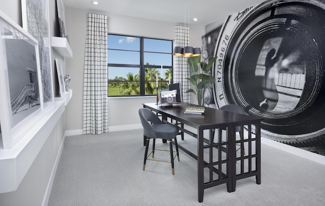 dining space featuring recessed lighting, carpet flooring, and baseboards