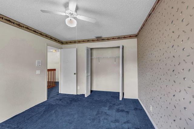 unfurnished bedroom featuring visible vents, ceiling fan, a textured ceiling, carpet floors, and a closet