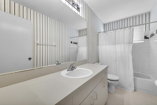 full bathroom featuring toilet, shower / bath combo with shower curtain, vanity, tile patterned flooring, and wallpapered walls