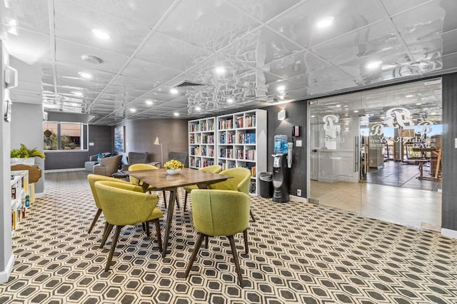 dining space featuring baseboards, visible vents, and tile patterned flooring