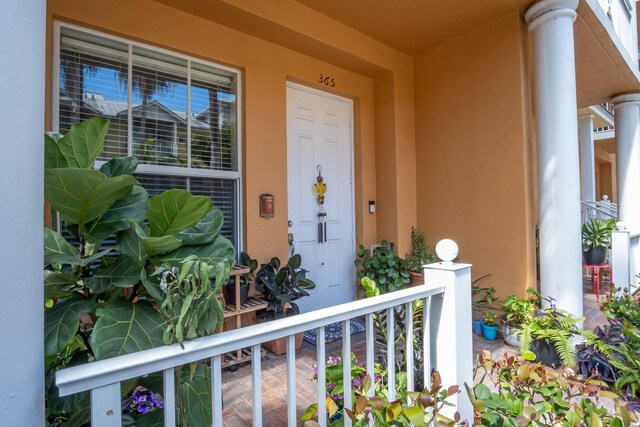 property entrance with stucco siding