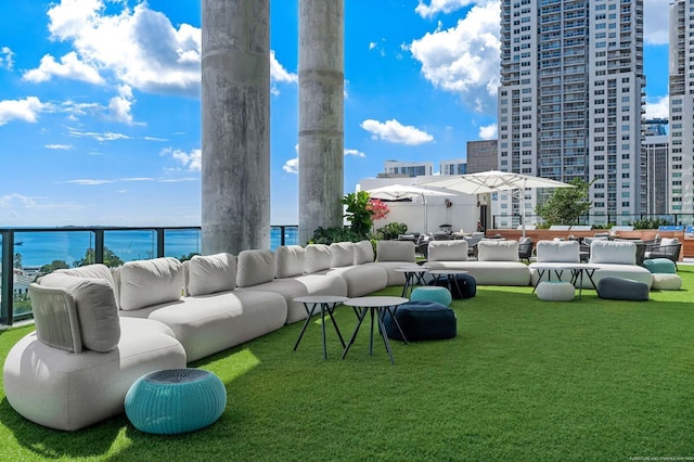 exterior space featuring outdoor lounge area and a city view