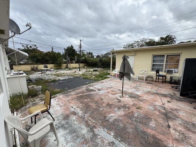 view of yard with a patio