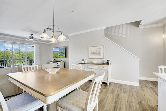 dining area with a ceiling fan, light wood-type flooring, crown molding, and baseboards