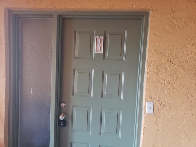 view of exterior entry with stucco siding