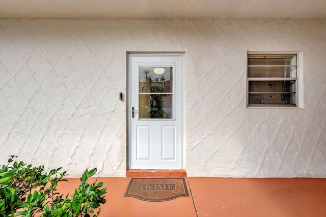 entrance to property with stucco siding