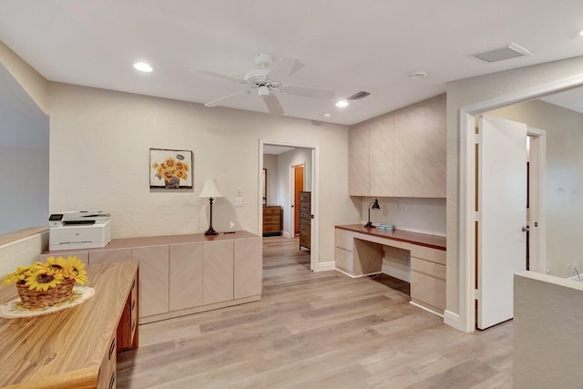 kitchen featuring visible vents, light wood-style flooring, recessed lighting, and ceiling fan