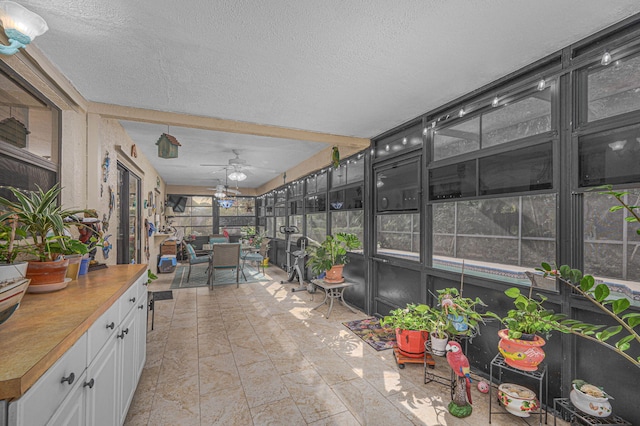 sunroom with ceiling fan