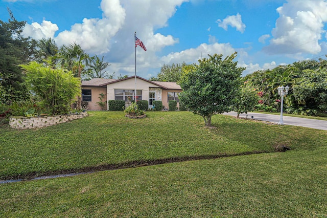 ranch-style home featuring a front lawn