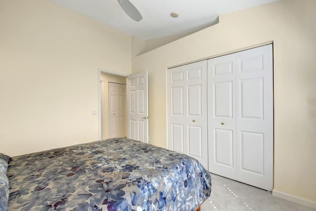 bedroom with ceiling fan, baseboards, vaulted ceiling, and a closet