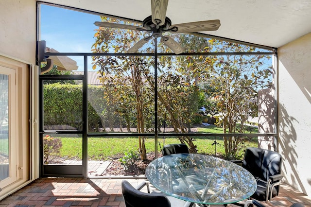 sunroom / solarium with a ceiling fan