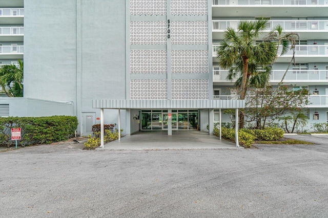 5700 NW 2nd Ave Unit 401, Boca Raton, FL 33487 - view of building exterior with driveway and a carport