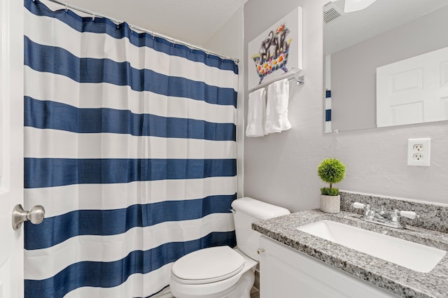 full bath featuring a shower with curtain, visible vents, vanity, and toilet