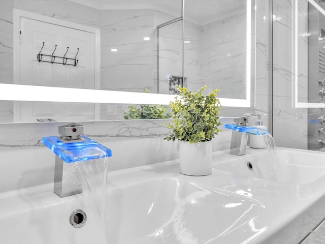 bathroom featuring a sink
