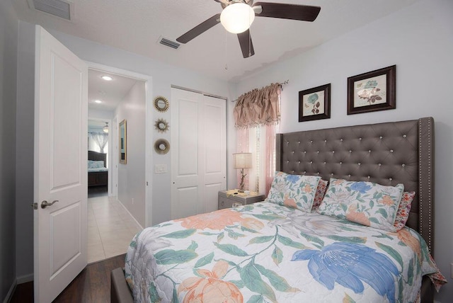 tiled bedroom featuring baseboards, a closet, visible vents, and a ceiling fan