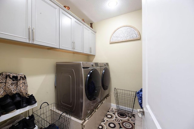 clothes washing area with cabinet space, tile patterned floors, baseboards, and independent washer and dryer