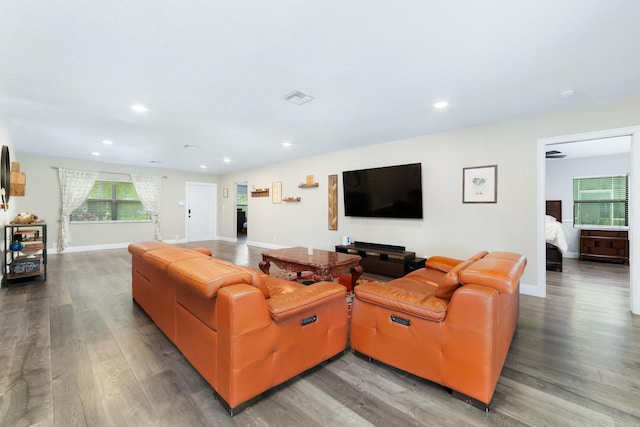 living room featuring recessed lighting, visible vents, baseboards, and wood finished floors