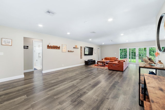 living area with dark wood-style flooring, recessed lighting, visible vents, and baseboards