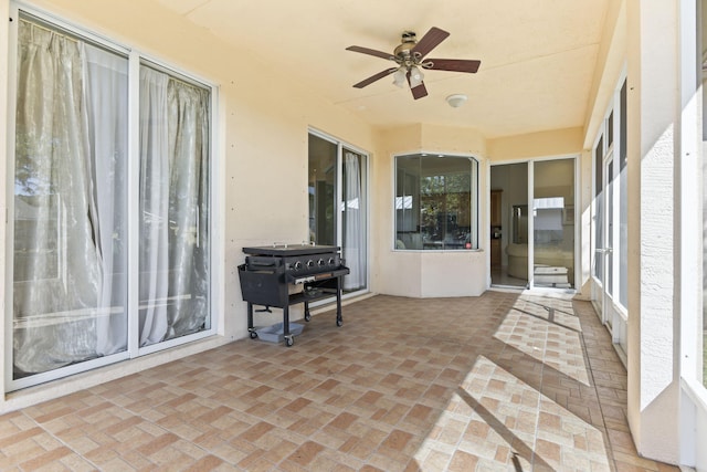 sunroom / solarium with a ceiling fan