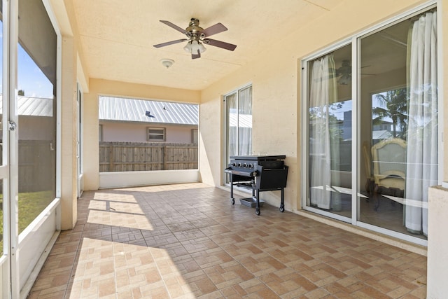 sunroom with ceiling fan