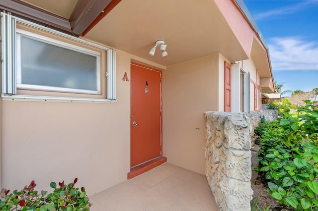 property entrance with stucco siding