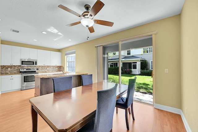 dining area featuring ceiling fan, light wood-style flooring, recessed lighting, visible vents, and baseboards