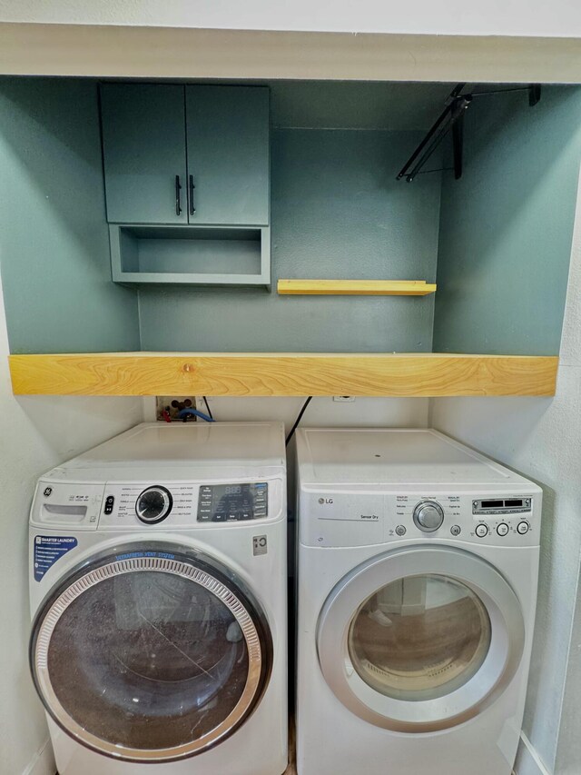 clothes washing area with laundry area and washing machine and dryer