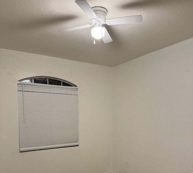 room details featuring ceiling fan and a textured ceiling