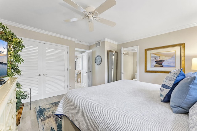 bedroom featuring visible vents, a ceiling fan, wood finished floors, crown molding, and a closet