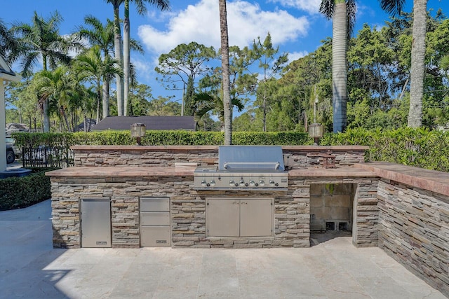 view of patio / terrace featuring an outdoor kitchen and area for grilling