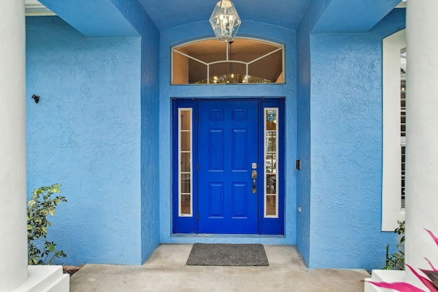 view of exterior entry with stucco siding