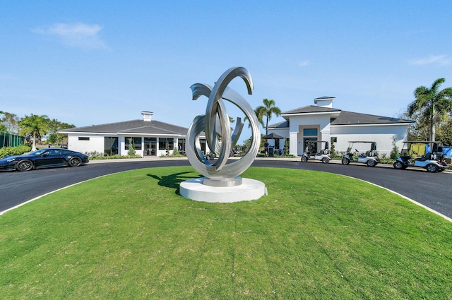 view of front of house featuring a front yard