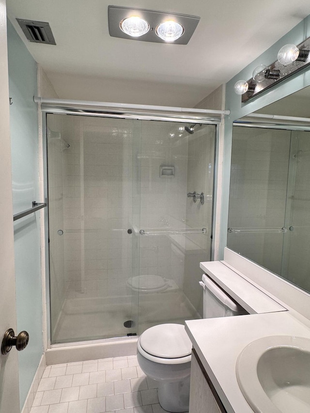 full bathroom featuring visible vents, a stall shower, and toilet