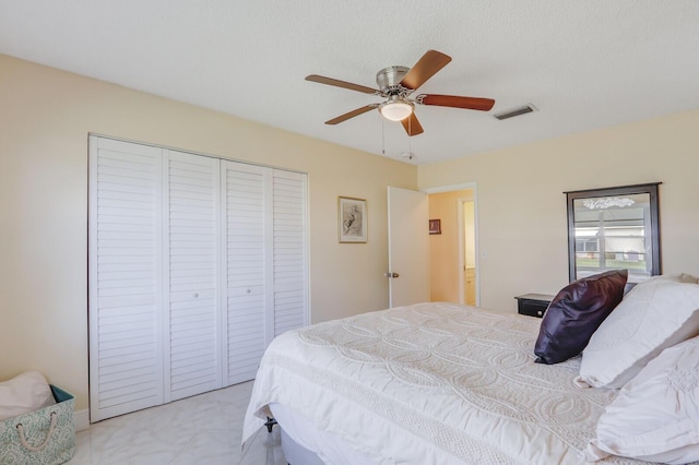 bedroom with a ceiling fan, a closet, and visible vents