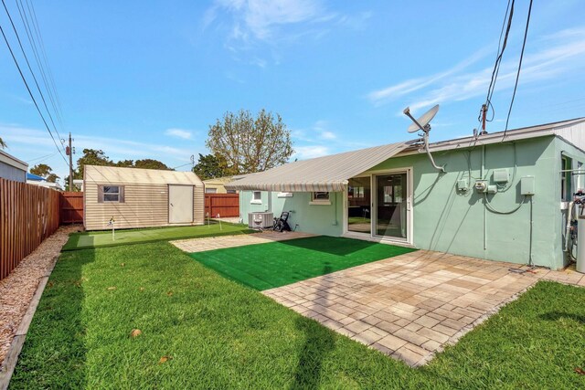 ranch-style home featuring driveway, a front lawn, fence, and stucco siding