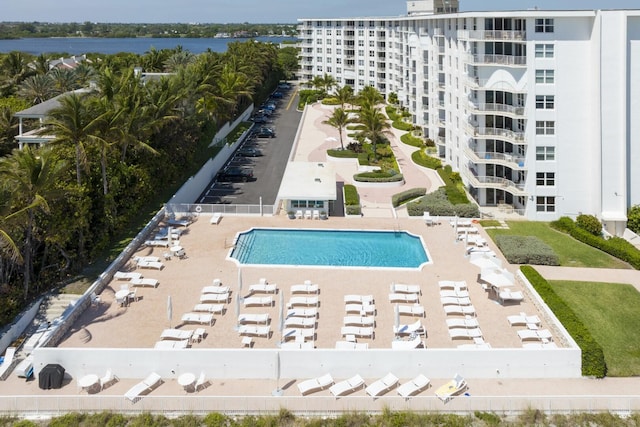 view of pool featuring a water view