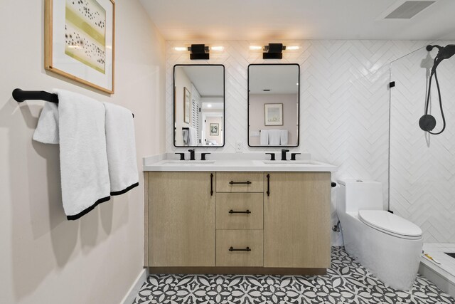 workout area featuring a drop ceiling and baseboards