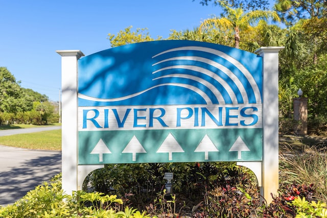 view of community / neighborhood sign