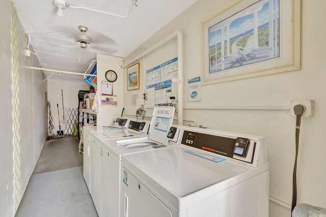 common laundry area with a ceiling fan and independent washer and dryer