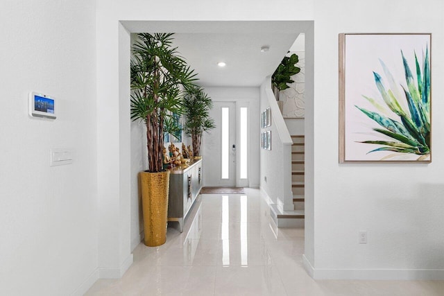 foyer entrance featuring baseboards