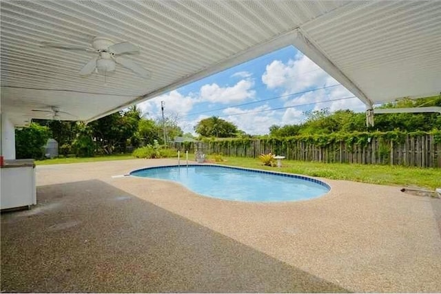 view of swimming pool with a patio area, a fenced backyard, a ceiling fan, and a fenced in pool