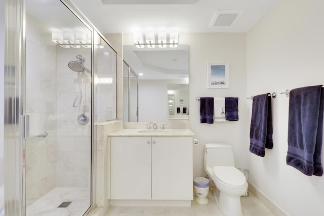 full bathroom featuring visible vents, toilet, a stall shower, baseboards, and vanity