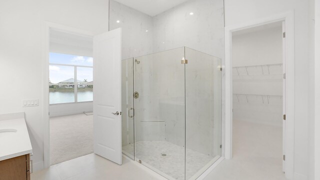 unfurnished room with a tray ceiling, light carpet, visible vents, and baseboards