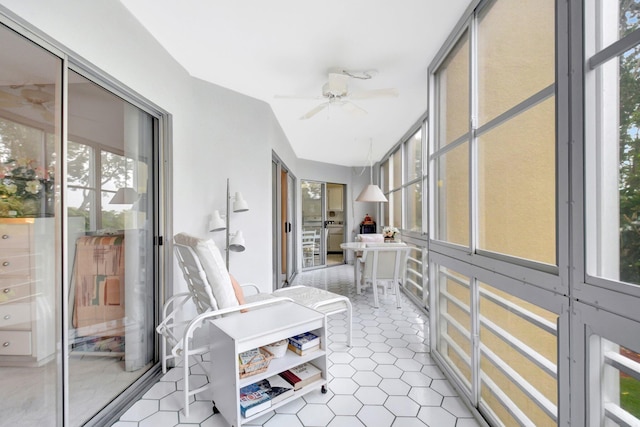 sunroom / solarium with a ceiling fan