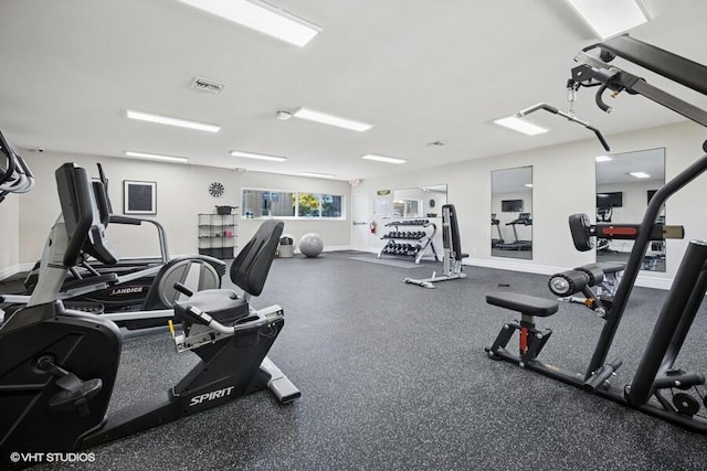 exercise room featuring visible vents and baseboards