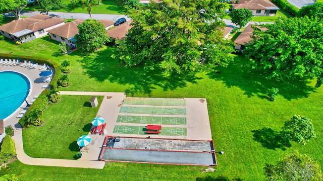 bird's eye view with a residential view