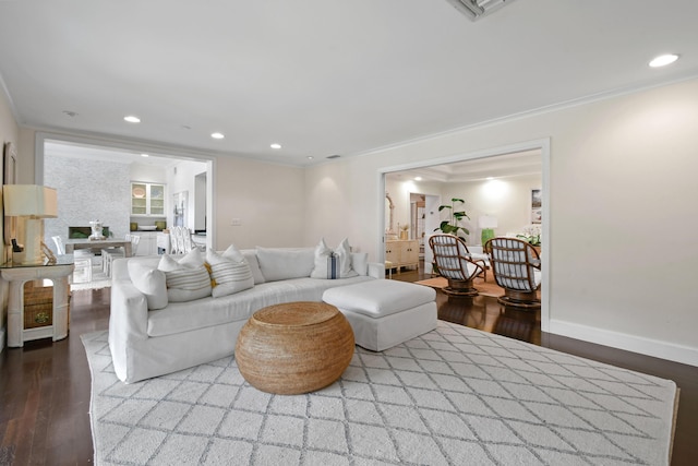 living area featuring visible vents, wood finished floors, recessed lighting, crown molding, and baseboards