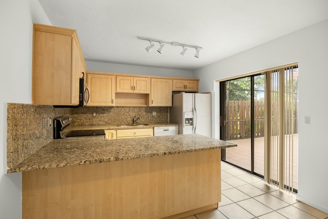 kitchen featuring stainless steel appliances, a peninsula, decorative backsplash, and light brown cabinetry