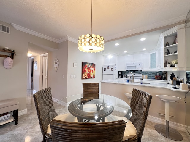 dining area with baseboards, visible vents, a textured ceiling, crown molding, and recessed lighting