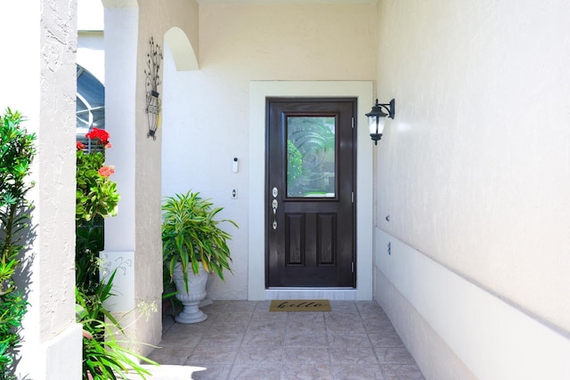 property entrance featuring stucco siding